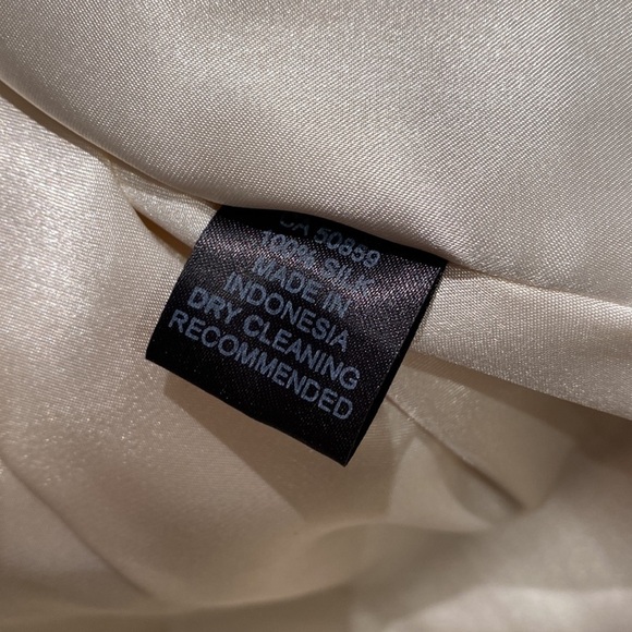 Elegant Silk Jacket MAGGIE WALT DEDIGN - Picture 12 of 16